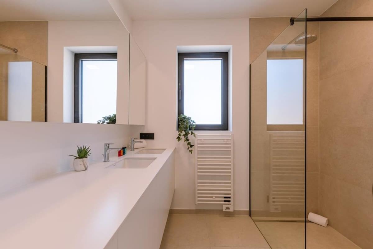 New, Luxurious And Modern Apartment With Private Parking Koksijde Exterior photo